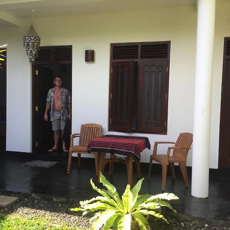 Hotel Sundance Surf Coconut Point Weligama Esterno foto
