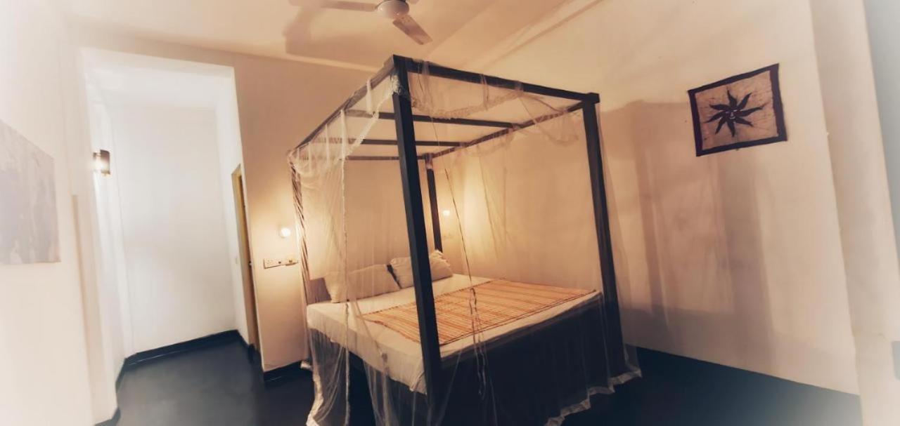 Hotel Sundance Surf Coconut Point Weligama Esterno foto