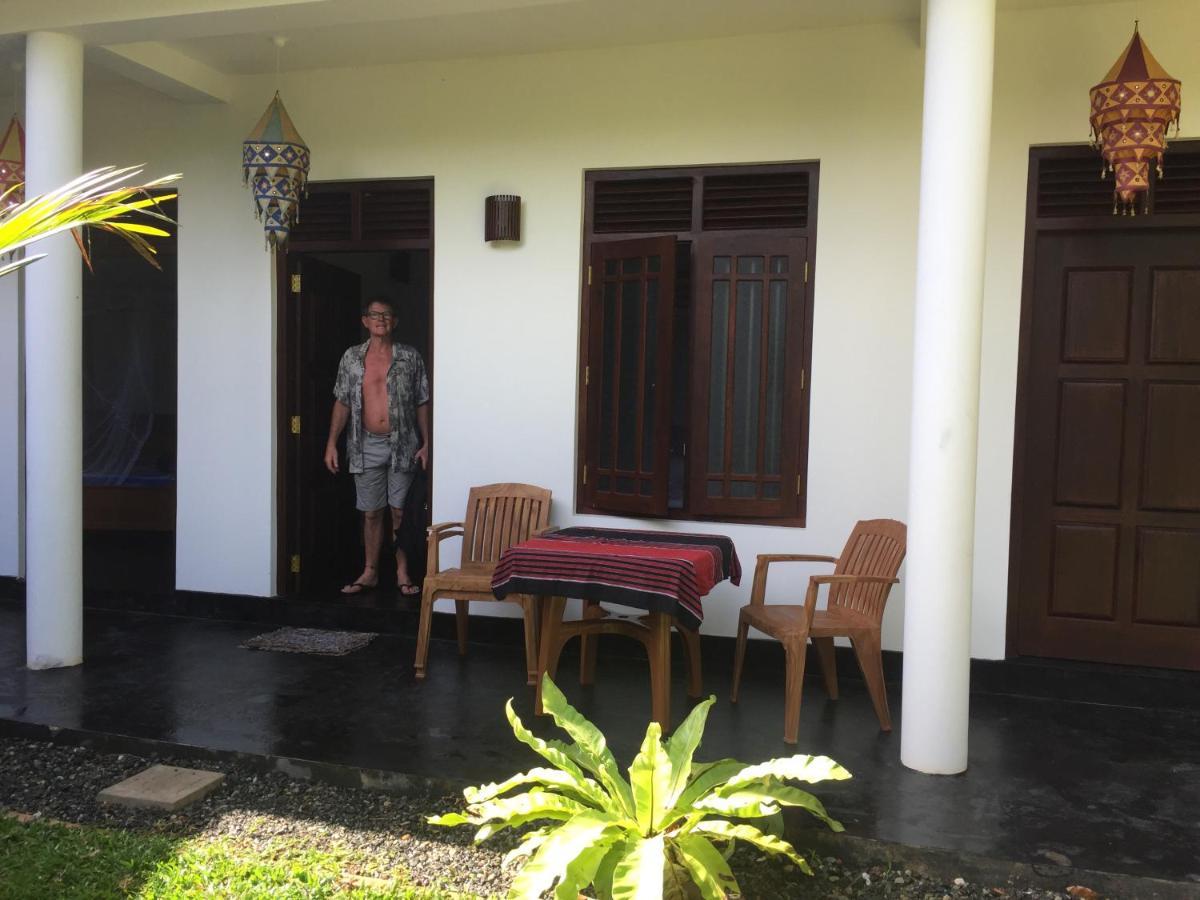 Hotel Sundance Surf Coconut Point Weligama Esterno foto
